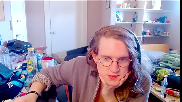 Snapshot of Rewpert chatting on October 31, 2025, 6:26 pm Rewpert online show from October 31, 2025, 6:26 pm