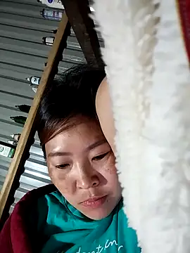 Snapshot of vivi_cute chatting on October 22, 2025, 1:21 pm vivi cute online show from October 22, 2025, 1:21 pm