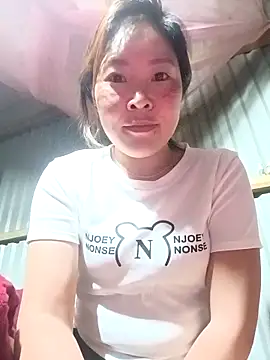 Snapshot of vivi_cute chatting on October 8, 2025, 7:14 pm vivi cute online show from October 8, 2025, 7:14 pm