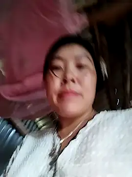 Snapshot of vivi_cute chatting on October 18, 2025, 9:44 am vivi cute online show from October 18, 2025, 9:44 am