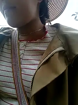 Snapshot of vivi_cute chatting on October 11, 2025, 4:24 am vivi cute online show from October 11, 2025, 4:24 am