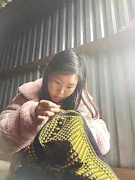 Snapshot of vivi_cute chatting on September 27, 2025, 8:42 am vivi cute online show from September 27, 2025, 8:42 am