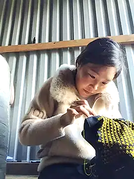 Snapshot of vivi_cute chatting on October 5, 2025, 2:24 am vivi cute online show from October 5, 2025, 2:24 am