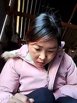 Snapshot of vivi_cute chatting on October 23, 2025, 1:26 am vivi cute online show from October 23, 2025, 1:26 am