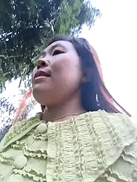 Snapshot of vivi_cute chatting on October 12, 2025, 10:38 am vivi cute online show from October 12, 2025, 10:38 am