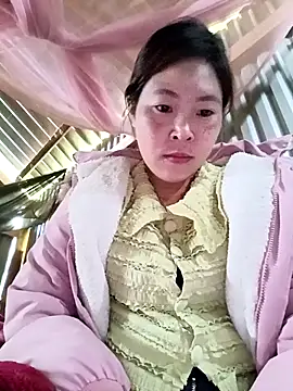 Snapshot of vivi_cute chatting on October 26, 2025, 2:12 am vivi cute online show from October 26, 2025, 2:12 am