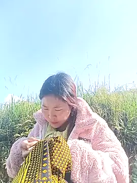 Snapshot of vivi_cute chatting on October 30, 2025, 1:59 am vivi cute online show from October 30, 2025, 1:59 am