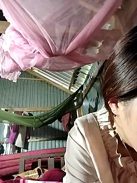 Snapshot of vivi_cute chatting on October 4, 2025, 12:12 am vivi cute online show from October 4, 2025, 12:12 am