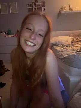 Snapshot of Poppy_frankie chatting on September 23, 2025, 10:50 pm Poppy frankie online show from September 23, 2025, 10:50 pm