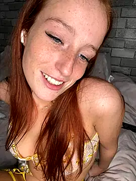 Snapshot of Poppy_frankie chatting on October 15, 2025, 11:13 pm Poppy frankie online show from October 15, 2025, 11:13 pm