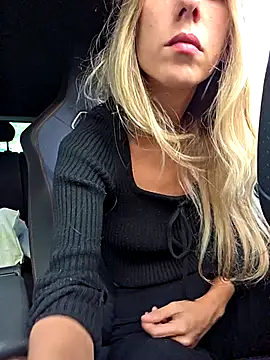 Snapshot of PetiteSecrets chatting on October 15, 2025, 4:48 pm PetiteSecrets online show from October 15, 2025, 4:48 pm