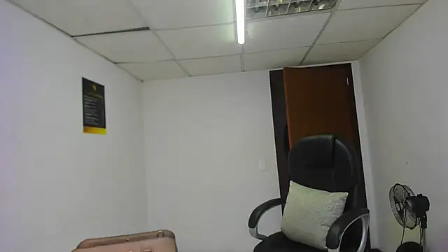 Aisha hotts777 online show from March 3, 2026, 3:13 am