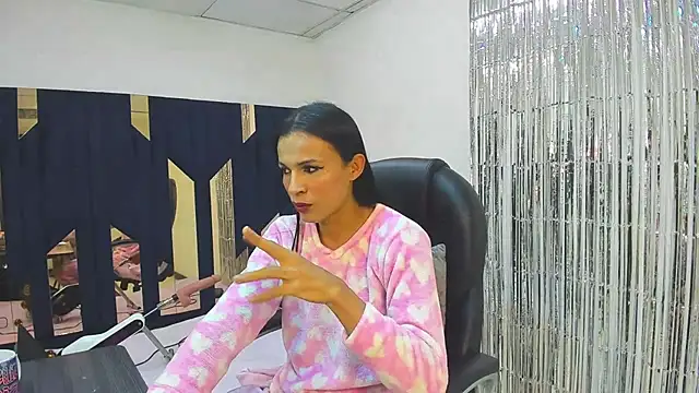 Aisha hotts777 online show from May 7, 2026, 5:01 am