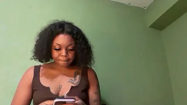 Liaprettygirl online show from April 6, 2026, 2:40 am