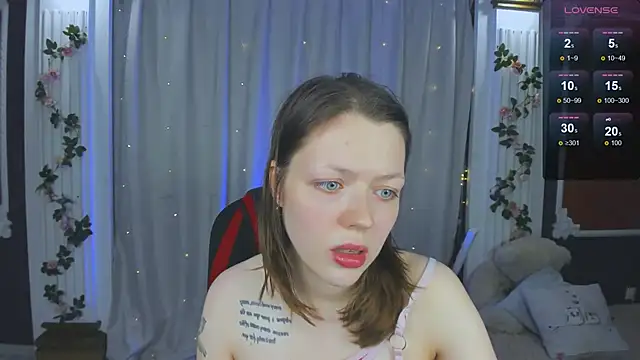 Snapshot of Lunar_Lily chatting on October 22, 2025, 6:46 am Lunar Lily online show from October 22, 2025, 6:46 am