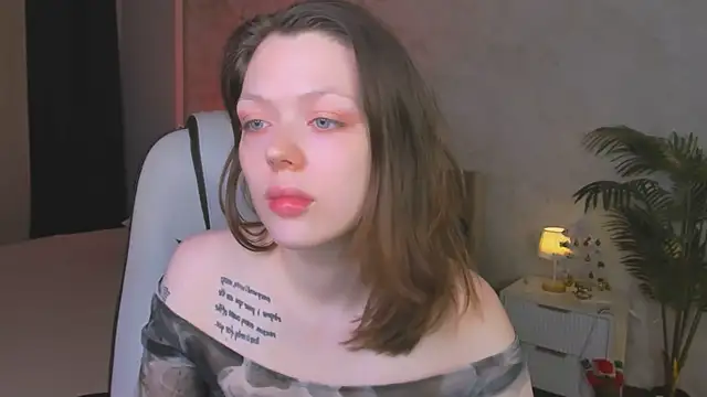 Lunar Lily online show from January 7, 2026, 5:56 am