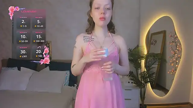 Lunar Lily online show from June 19, 2026, 5:02 am