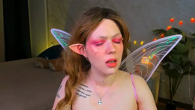 Snapshot of Lunar_Lily chatting on October 28, 2025, 5:50 am Lunar Lily online show from October 28, 2025, 5:50 am