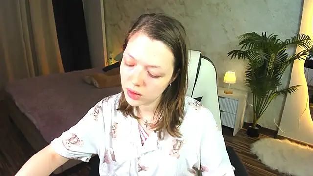 Snapshot of Lunar_Lily chatting on September 17, 2025, 5:42 am Lunar Lily online show from September 17, 2025, 5:42 am