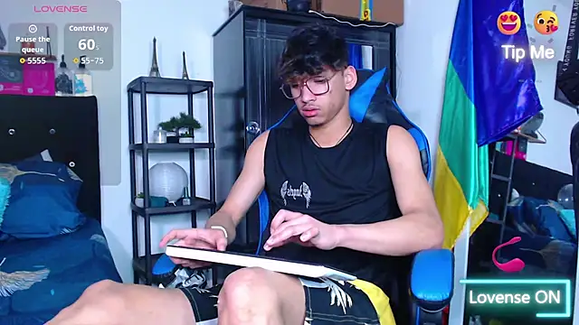 Snapshot of Gael_Jones chatting on October 2, 2025, 2:59 am Gael Jones online show from October 2, 2025, 2:59 am