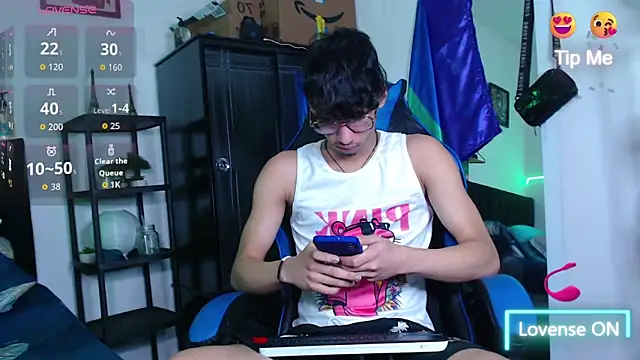 Snapshot of Gael_Jones chatting on October 1, 2025, 2:27 am Gael Jones online show from October 1, 2025, 2:27 am