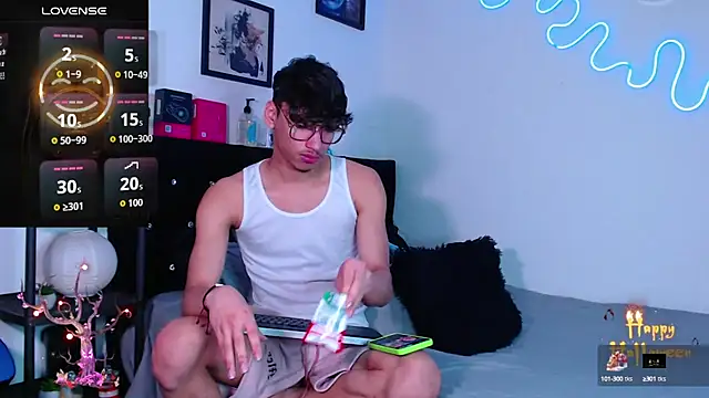 Snapshot of Gael_Jones chatting on October 17, 2025, 4:49 am Gael Jones online show from October 17, 2025, 4:49 am