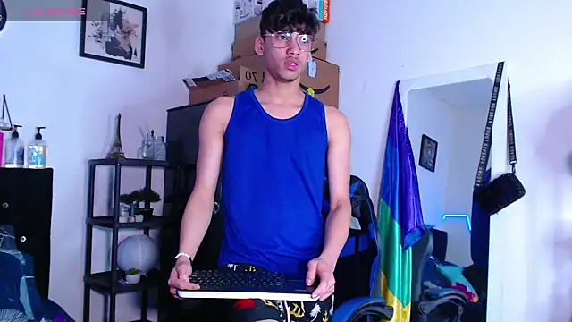 Snapshot of Gael_Jones chatting on October 9, 2025, 2:06 pm Gael Jones online show from October 9, 2025, 2:06 pm