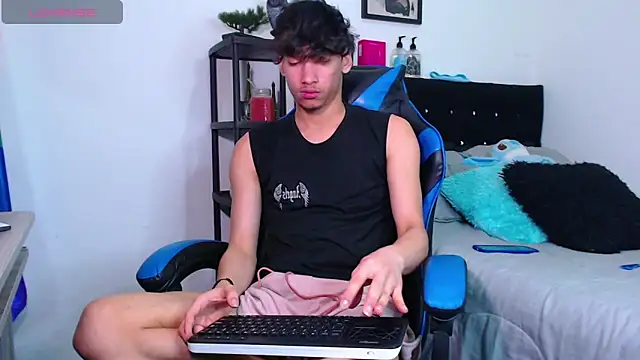 Snapshot of Gael_Jones chatting on October 28, 2025, 3:07 am Gael Jones online show from October 28, 2025, 3:07 am