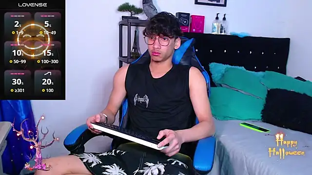 Snapshot of Gael_Jones chatting on October 14, 2025, 8:15 am Gael Jones online show from October 14, 2025, 8:15 am