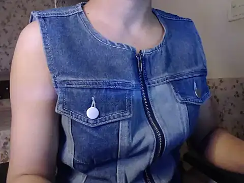 Snapshot of snow_white123 chatting on October 28, 2025, 9:03 pm snow white123 online show from October 28, 2025, 9:03 pm