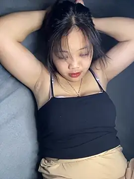 Snapshot of Lyrasss chatting on October 23, 2025, 3:43 pm Lyrasss online show from October 23, 2025, 3:43 pm