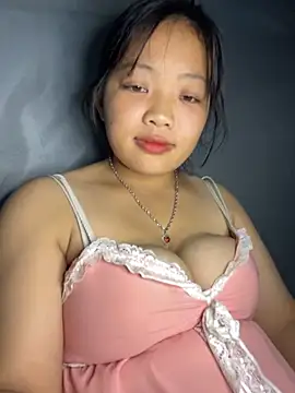 Snapshot of Lyrasss chatting on October 17, 2025, 3:36 pm Lyrasss online show from October 17, 2025, 3:36 pm