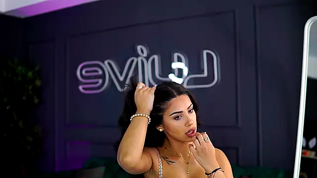 Snapshot of SiennaRuh chatting on November 3, 2025, 11:03 am SiennaRuh online show from November 3, 2025, 11:03 am