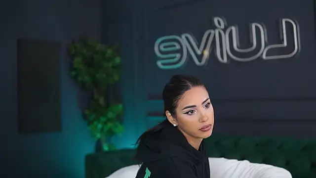 Snapshot of SiennaRuh chatting on October 11, 2025, 10:38 am SiennaRuh online show from October 11, 2025, 10:38 am