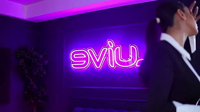 Snapshot of SiennaRuh chatting on October 28, 2025, 11:20 am SiennaRuh online show from October 28, 2025, 11:20 am