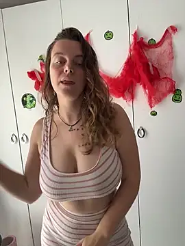 Snapshot of TenderLaGlamor chatting on October 28, 2025, 11:09 am TenderLaGlamor online show from October 28, 2025, 11:09 am