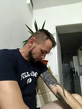 papichulo0099 online show from January 7, 2026, 3:22 am