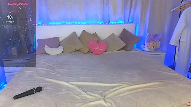 exxxcore  online show from September 20, 2025, 4:01 pm