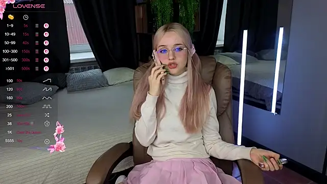 exxxcore  online show from October 26, 2025, 8:37 am