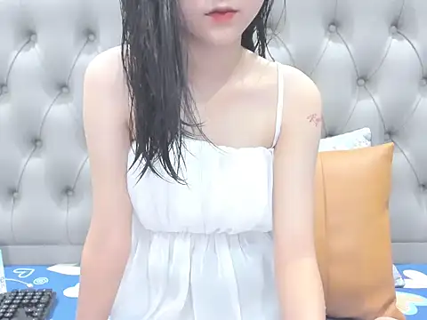 Snapshot of _ly__ chatting on October 6, 2025, 4:19 pm  ly   online show from October 6, 2025, 4:19 pm