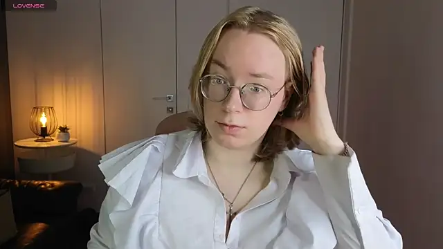 Amanda Butlerr online show from June 5, 2026, 12:44 pm