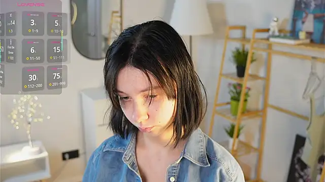 SuzanneHowse online show from November 1, 2025, 4:52 am