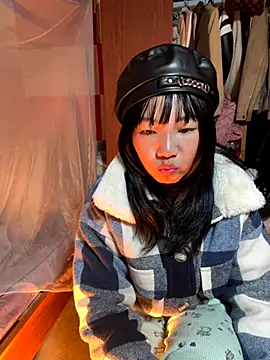 Snapshot of AAANINE22 chatting on October 24, 2025, 6:34 am AAANINE22 online show from October 24, 2025, 6:34 am