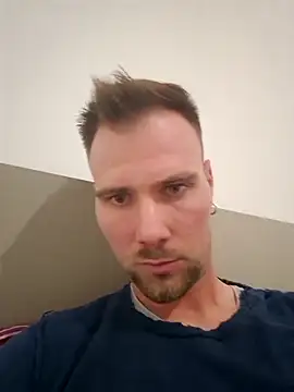 mrlyuis online show from October 2, 2025, 8:01 pm