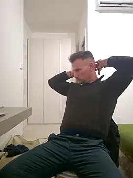 mrlyuis online show from December 2, 2025, 8:10 pm