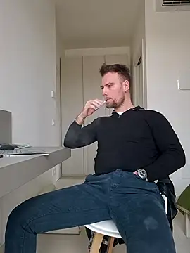 mrlyuis online show from December 17, 2025, 12:54 pm