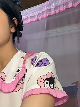 Snapshot of thaoyeuuu chatting on October 15, 2025, 12:24 pm thaoyeuuu online show from October 15, 2025, 12:24 pm