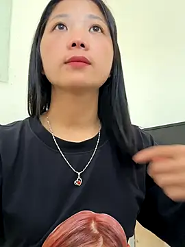 Snapshot of thaoyeuuu chatting on October 13, 2025, 5:42 am thaoyeuuu online show from October 13, 2025, 5:42 am