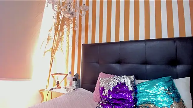 LunaToledo online show from January 5, 2026, 5:27 pm