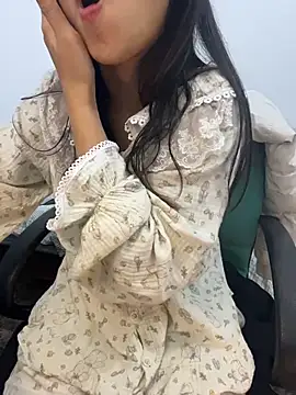 bunny b4nny online show from December 4, 2025, 3:00 pm